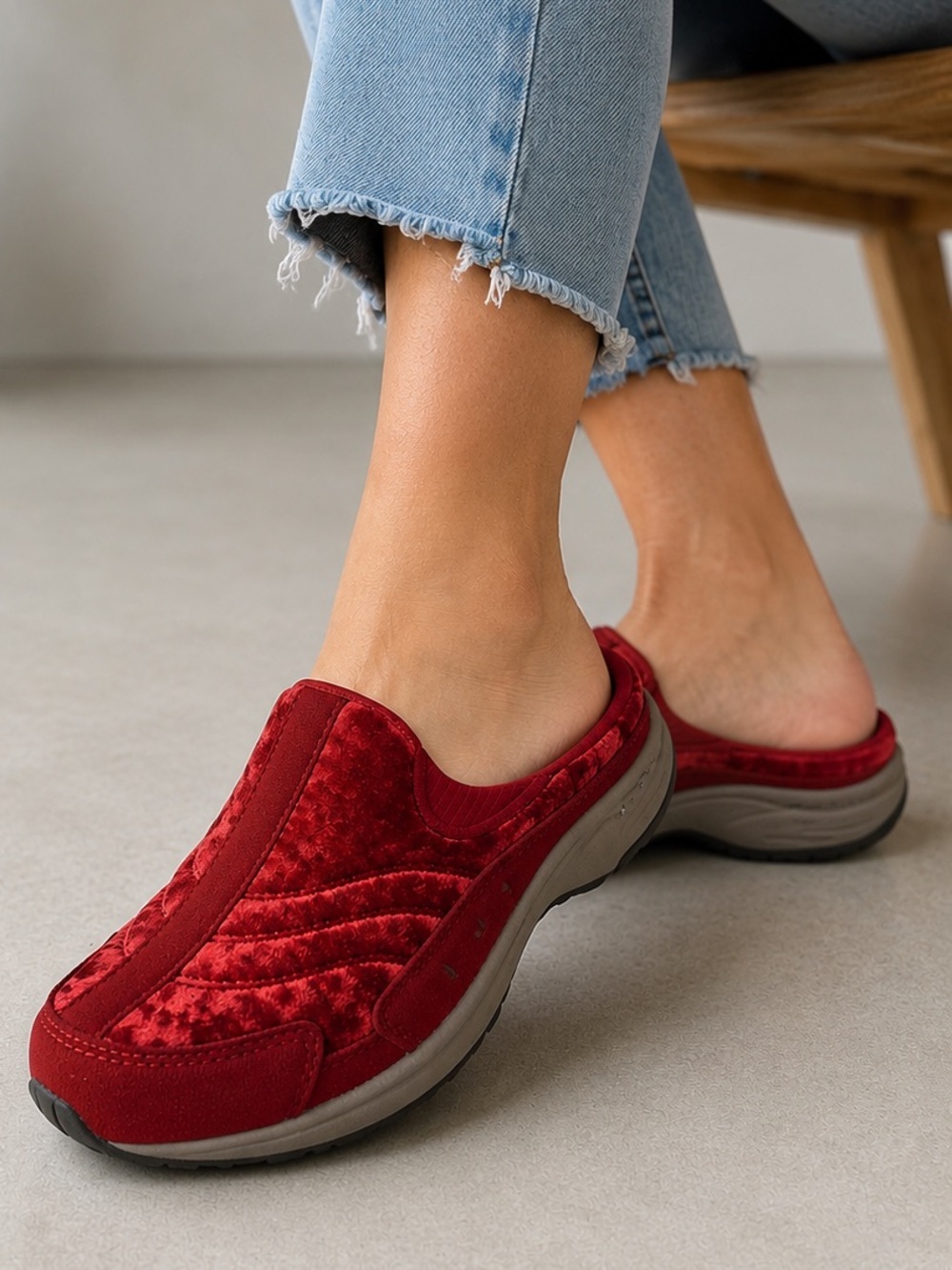 NIB Easy Spirit Traveltime Slip On Mule Sneakers Women's Size 5 M Dark Red